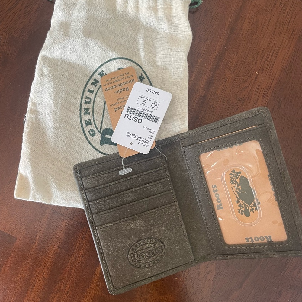 Roots  leather card case with ID window